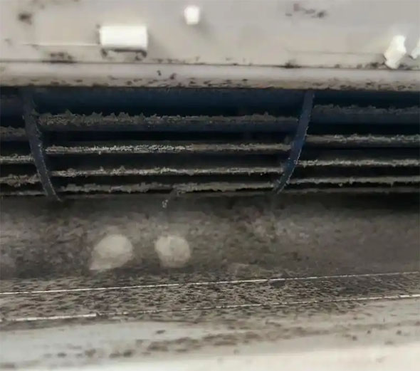 江阳空调吹的风有股烧焦味是怎么回事